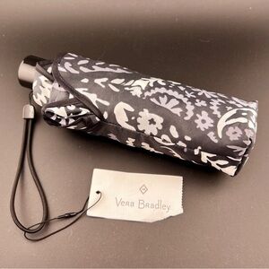 NWT Vera Bradley Umbrella Compact Travel Black & White Floral Auto Open